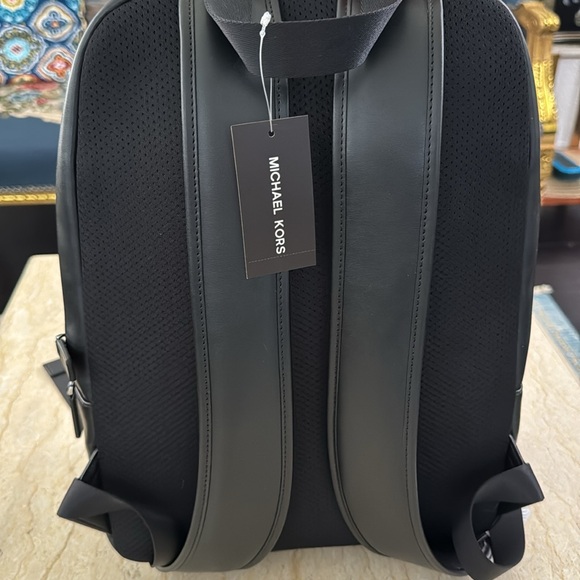 NWT Michael Kors Signature Everett Front Pocket Large Backpack.$348 - Picture 7 of 9